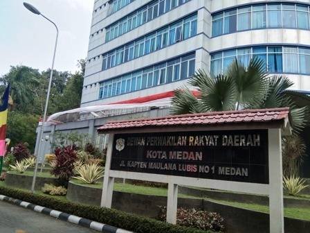 Tenaga PHL Sekretariat DPRD Medan Nyaleg tapi Masih Bekerja