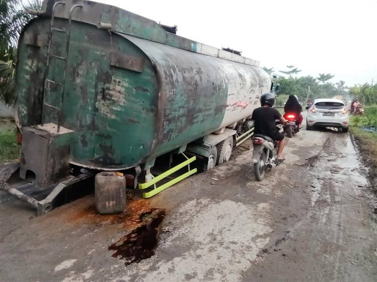 Jalan Provinsi dari Pangkatan Menuju Ajamu Labuhanbatu Sempit dan Rusak