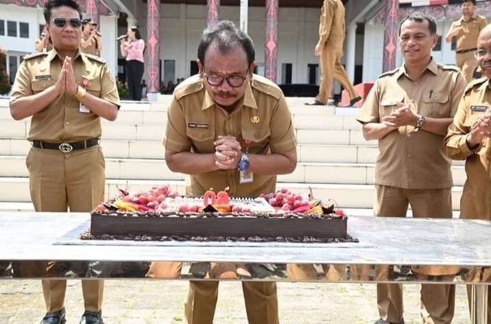 Sekdakab, Kepala Inspektorat, Asisten Pemerintahan dan Kesra Pemkab Humbahas Purna Bakti