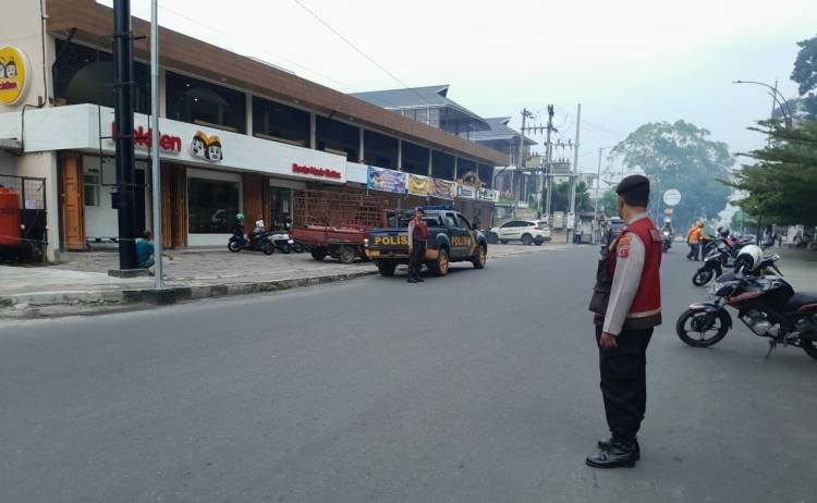 Personel Sat Samapta Rutin Patroli Presisi di Area Publik di Pematang Siantar