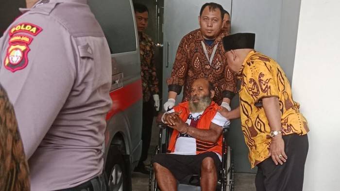 Pengacara Ungkap Lukas Enembe Tak Bisa Hadir Sidang Vonis