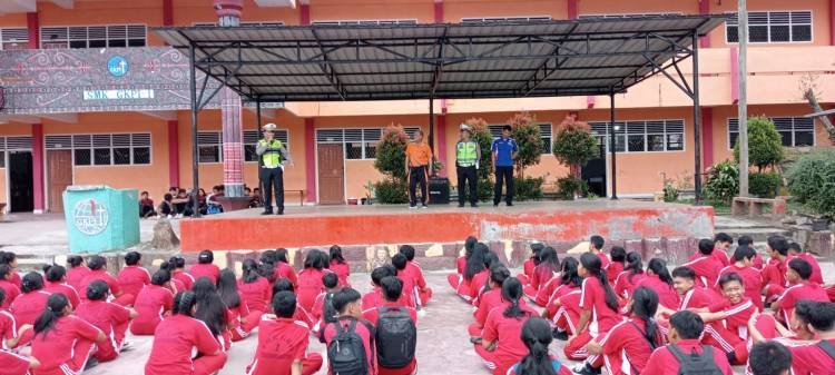 Sat Lantas Polres Pematang Siantar Sosialisasikan Tertib Berlalulintas di SMK GKPI