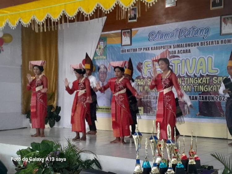 Pemerintah Kecamatan Jorlang Hataran Gelar Lomba Tari dan Marturi-turian