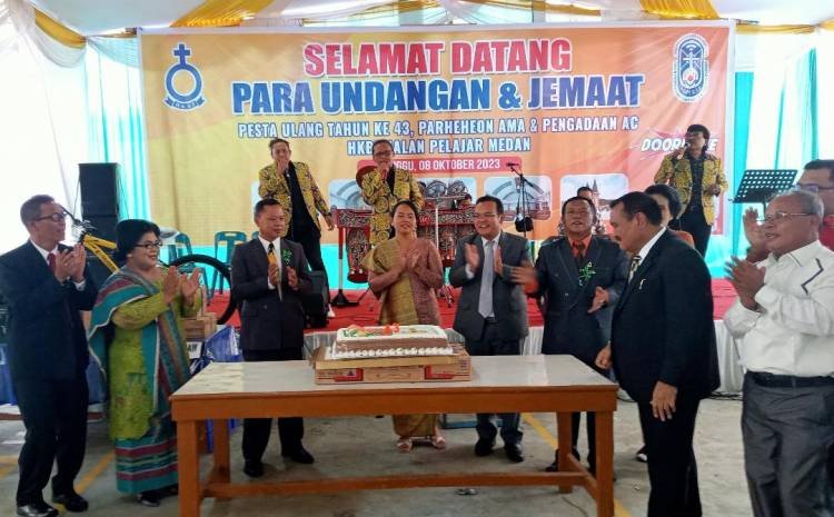 Jemaat HKBP Pelajar Medan Kompak Penuhi Sarpras Gereja