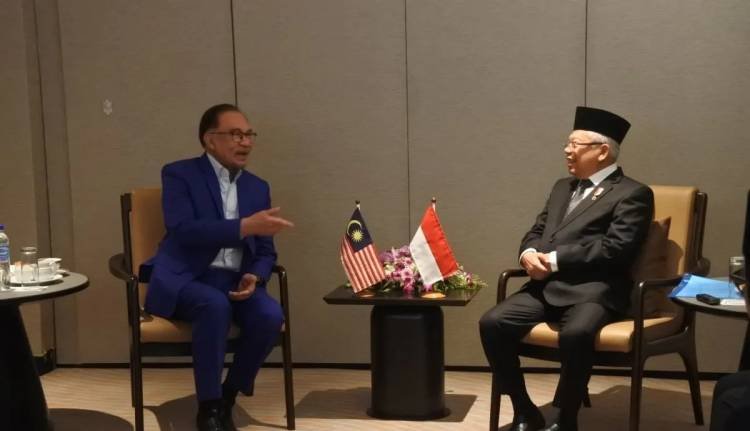 Bertemu Ma'ruf, Anwar Ibrahim Janji Hapuskan Hukum Cambuk untuk PMI