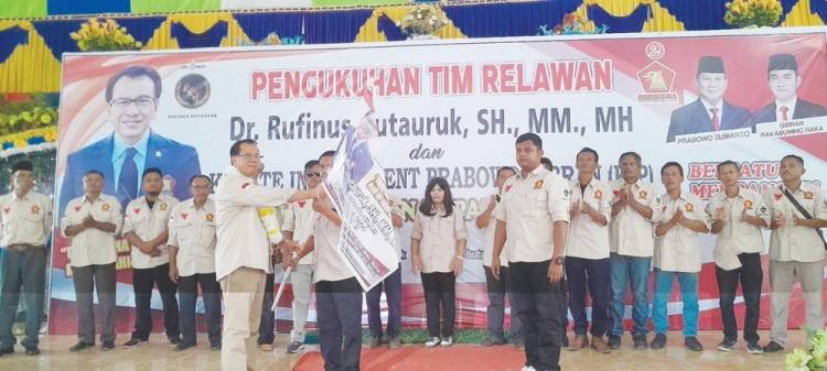 Tim Relawan Rufinus Hutauruk se-Kabupaten Tapanuli Raya Dikukuhkan di Tarutung