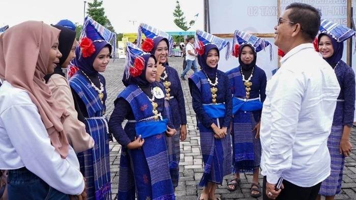 Bupati Simalungun Buka Festival “Tor-tor dan Marturi-turian”