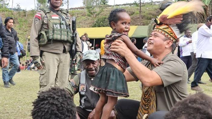 Polsek Bilah Hilir Bersama TPPS Labuhanbatu Kunjungi Anak Tergolong Stunting