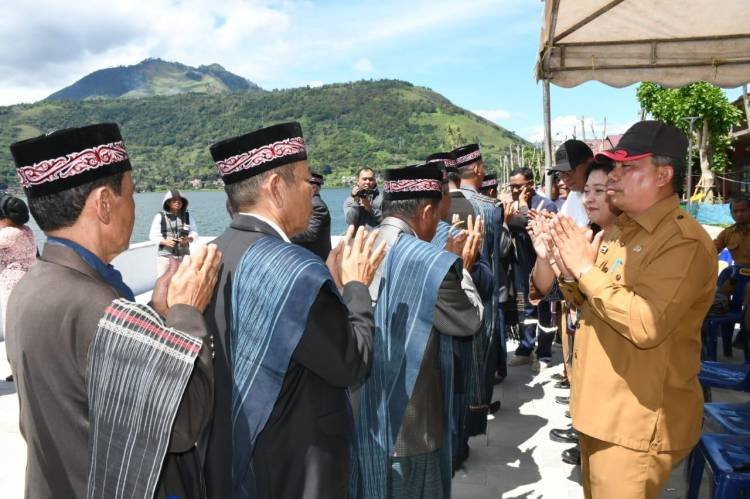 Pemkab Samosir Gelar Ritual Budaya Batak Menyambut Aquabike Jetsky World Championship