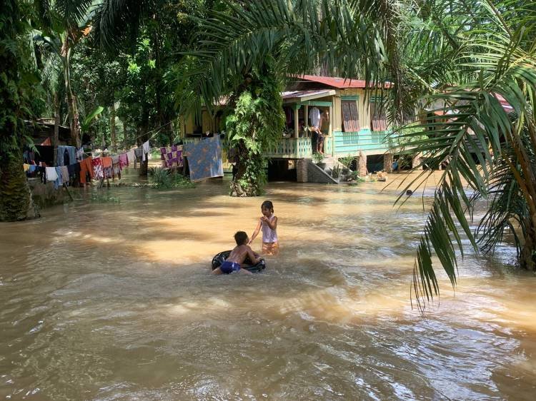 Pemukiman di Bantaran Sungai Barumun di Kotapinang Mulai Terendam Banjir