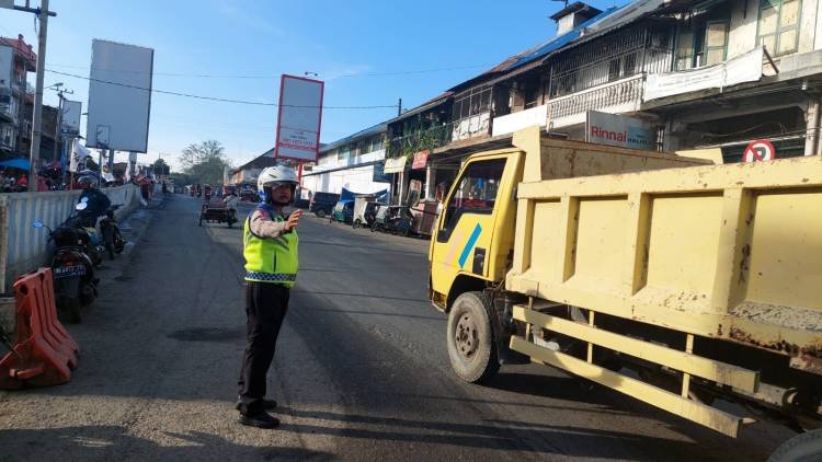 Beri Kenyamanan Pengendara, Polsek Pancurbatu Aktif Lakukan Pengaturan Lalin