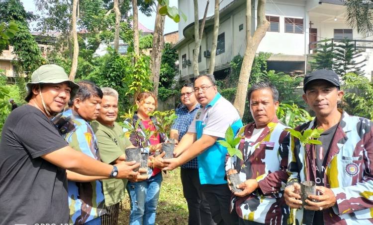 DLH Bersama IPK Pematangsiantar Tanam 200 Pohon di Taman Kehati