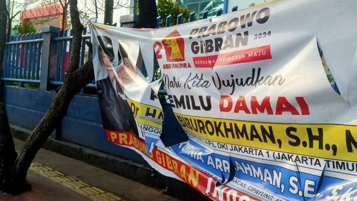 Gerindra Temukan Spanduk Prabowo-Gibran Dirusak