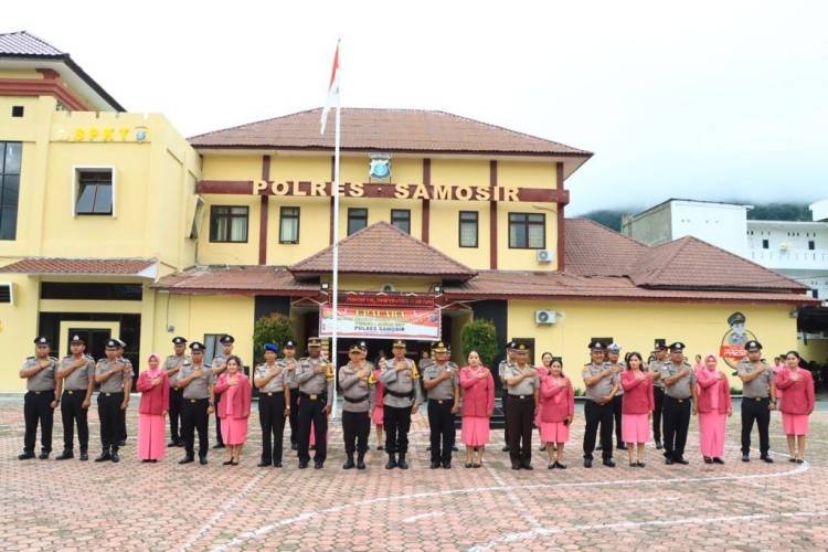 Kapolres Samosir Pimpinan Upacara Kenaikan Pangkat Personel