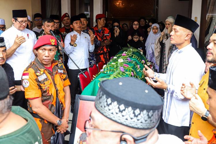 Pj Gubernur Sumut Doakan dan Lepas Keberangkatan Jenazah Kodrat Shah