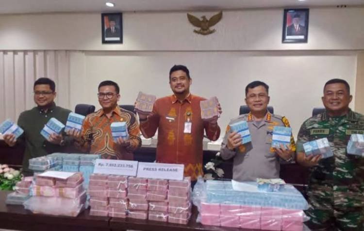 Kejari Medan Serahkan Rp 7,8 M Hasil Tagihan dari Rekanan Atas Paket Landsekap (Lampu Pocong) ke Pemko Medan