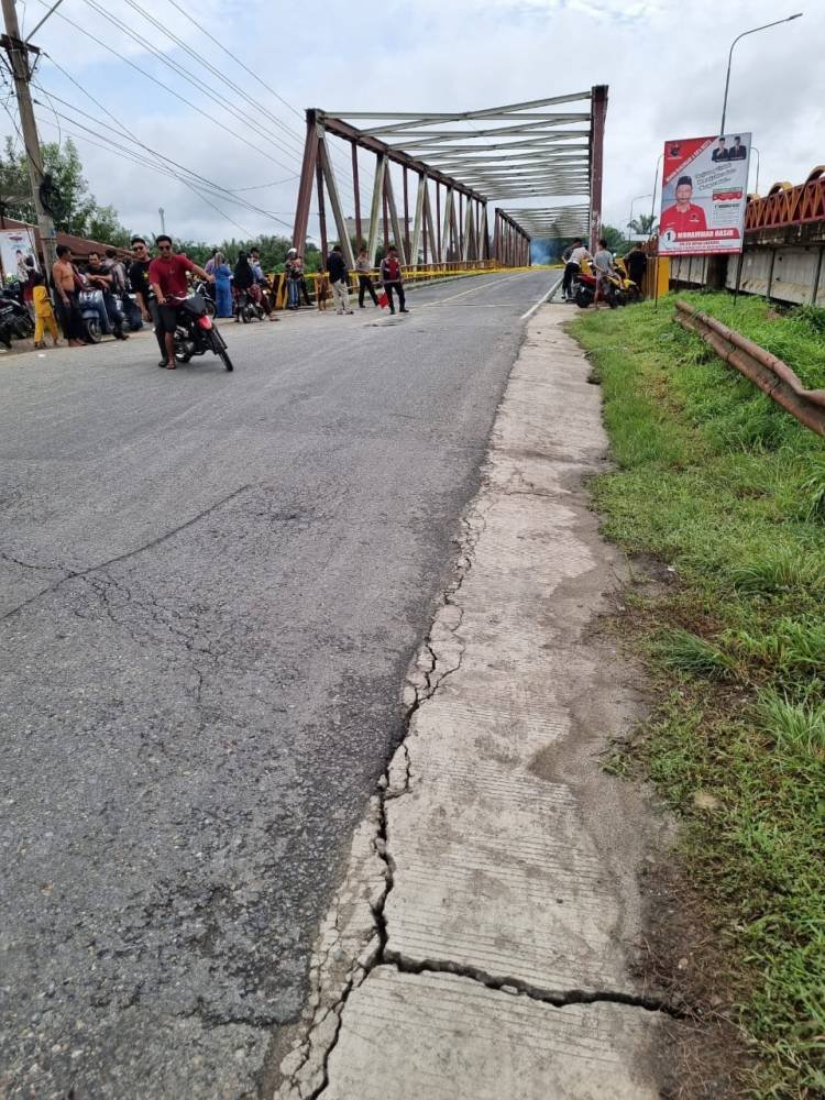 Jembatan Lama Sungai Barumun Kotapinang Ditutup