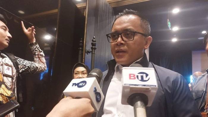 Azwar Anas ke Jepang, Jokowi Tunjuk Budi Arie Jadi MenPAN-RB Ad Interim