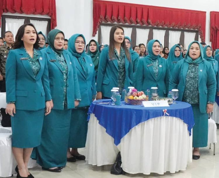 Kahiyang Ayu Beri Penghargaan kepada Pemenang Lomba