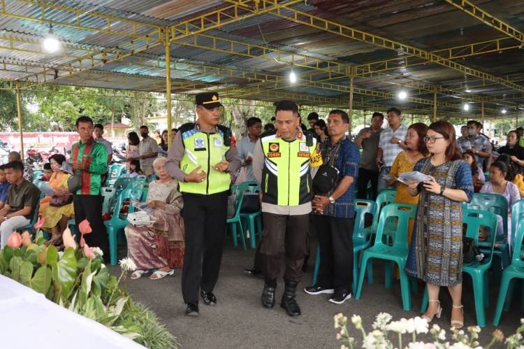 Kapolres Pematangsiantar Turun Langsung Pantau Ibadah Natal di Gereja