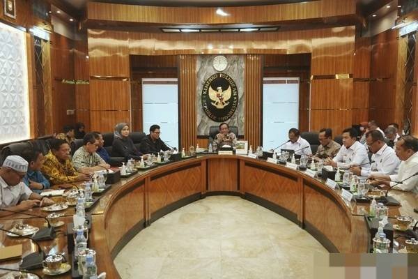 Datangi Mahfud Md, Petisi 100 Minta Pemakzulan Presiden Jokowi