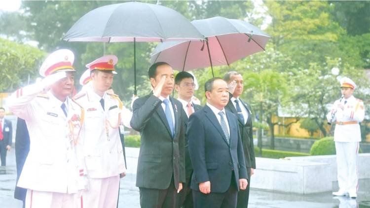Jokowi Bertemu Presiden Vietnam, Bahas Industri Digital-Mobil Listrik