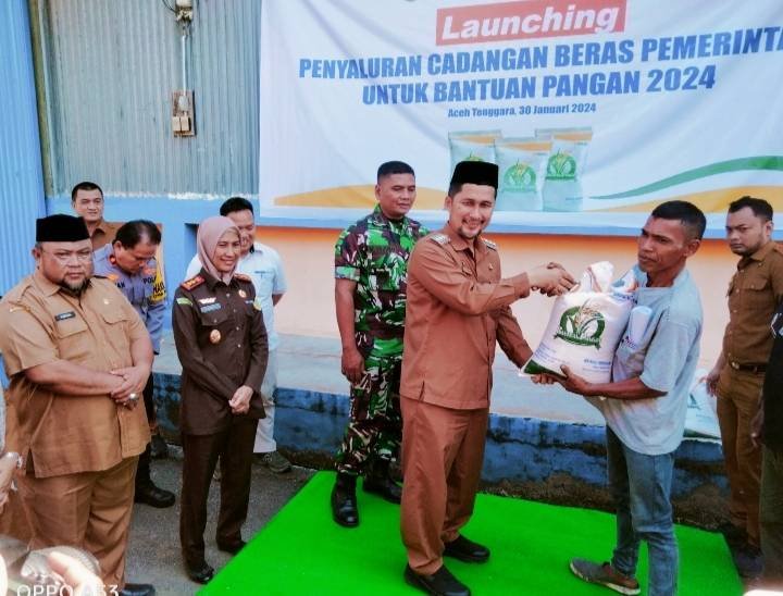 Pj Bupati Launching Penyaluran Bantuan Beras kepada 17.214 KPM di Agara