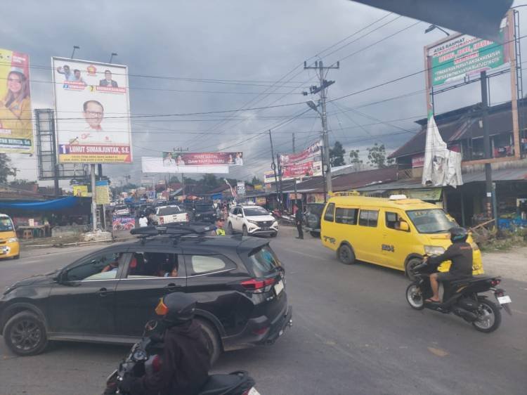 Puncak Arus Mudik Nataru, Arus Lalulintas di Simpang 3 Sitinjo Dairi Macet