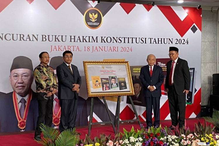 Luncurkan Buku Hakim Konstitusi 2024, Ketua MK: Menambah Wawasan Baru