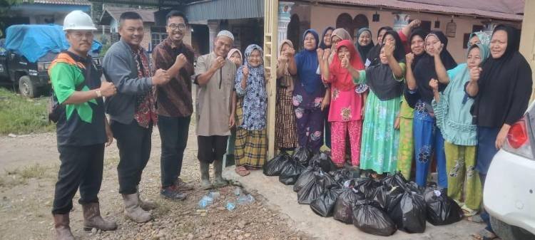 Karyawan Kebun dan PKS PTPN IV Sosa Sisihkan Gaji untuk Berbagi Sembako
