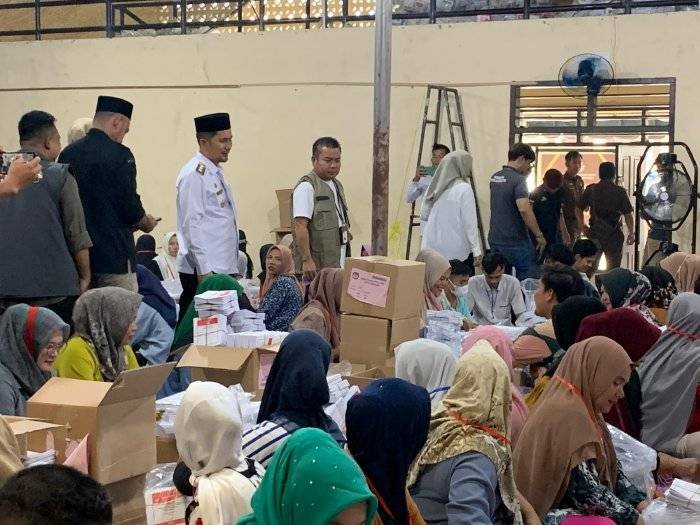 Pj Bupati Agara Pantau Proses Pelipatan Surat Suara