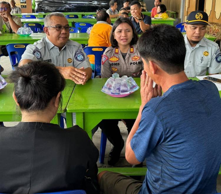 Satlantas Polres Tebingtinggi Pasang Spanduk Imbauan di Perlintasan KA yang Tidak Berpalang