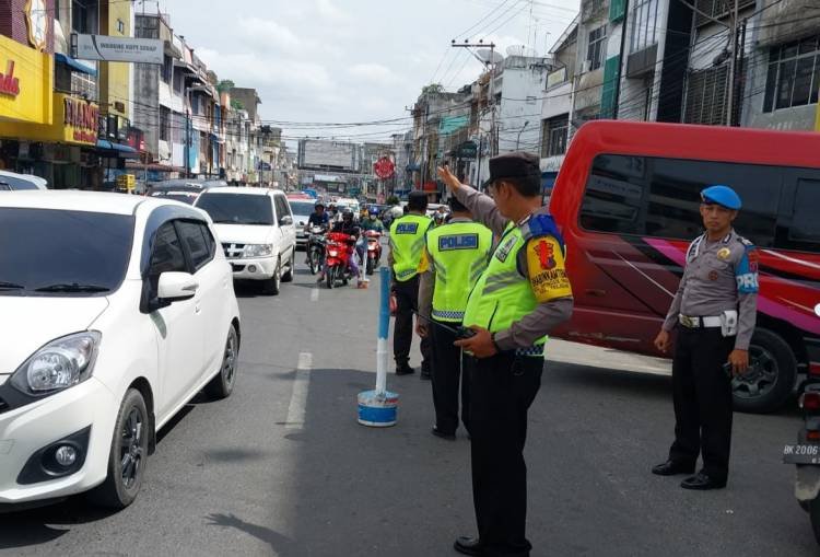 Polisi Masih Bersiaga di Perlintasan Jalan Pematang Siantar