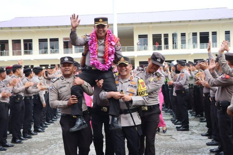 Polres Tanah Karo Gelar Upacara Naik Pangkat dan Pelepasan Purna Bakti