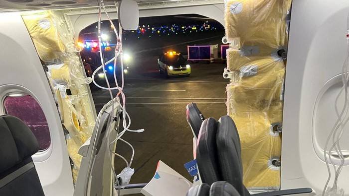 Imbas Jendela Copot, Boeing 737 Dilarang Terbang hingga Pemeriksaan Usai