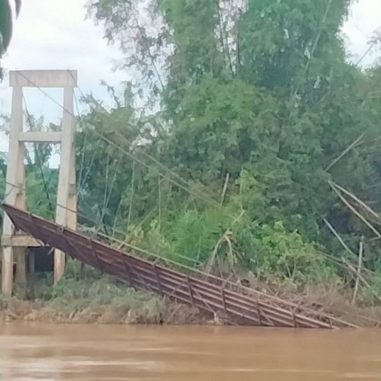 Rambin Binuang di Huristak Putus Diterjang Luapan Air Sungai Barumun