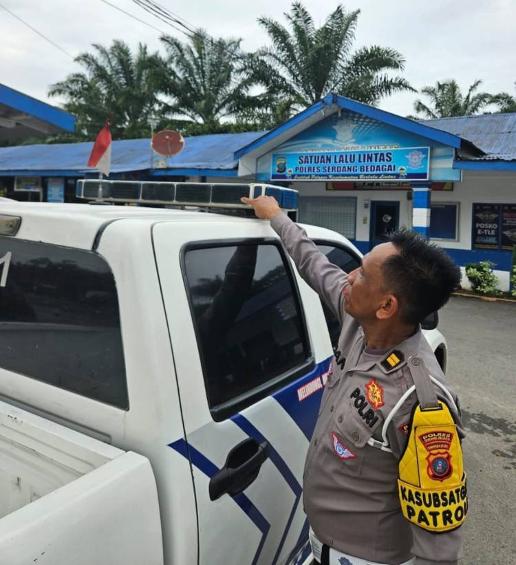 Satlantas Polres Sergai Tutup Lampu Rotator Kendaraan Dinas dengan Kaca Film
