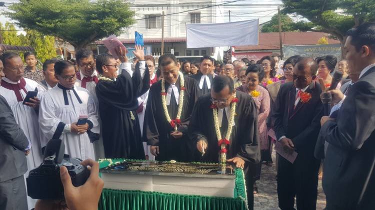 Resmikan Kantor, Konsistori dan Revitalisasi Bangunan Gereja, Ephorus Bangga kepada HKBP Pardamean Medan