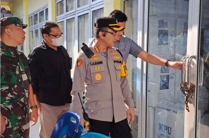 Kapolrestabes Medan Mengecek Logistik Pemilu di PPK 4 Kecamatan