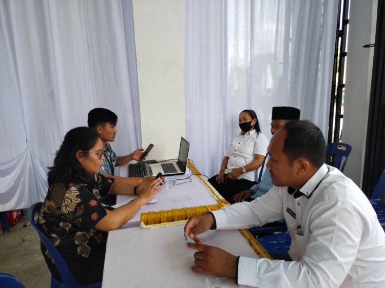 Banyak Warga dan ASN Urus IKD di Stan Disdukcapil Simalungun