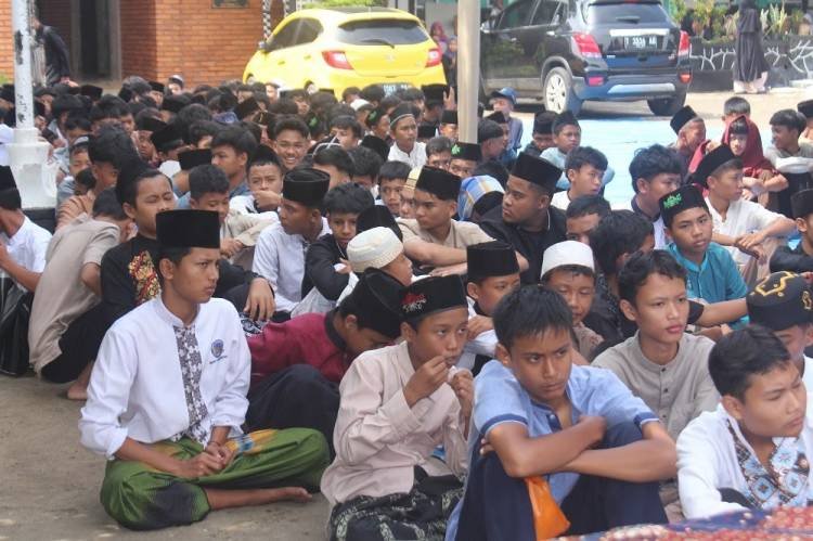 Ratusan Pelajar dan Masyarakat Ikuti Peringatan Isra Miraj Nabi Muhammad SAW 1445 H