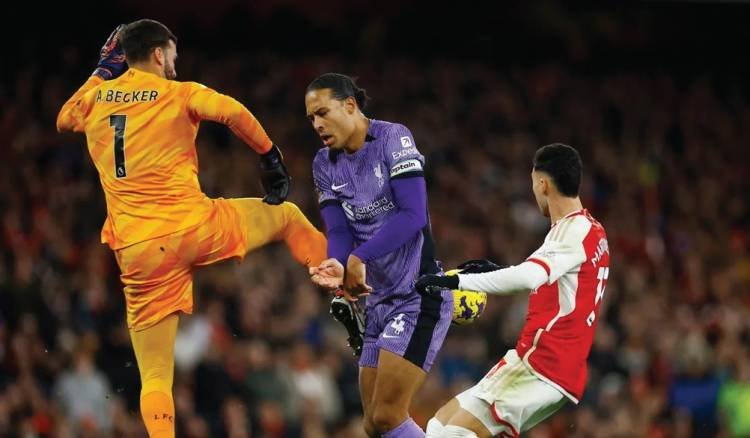 Arsenal Hajar Liverpool, Alisson dan Van Dijk Bikin Blunder