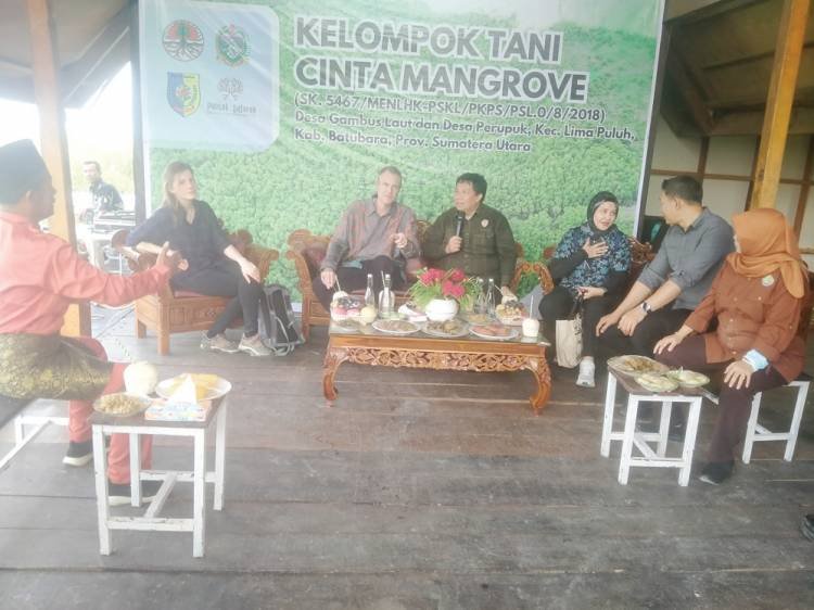 Mantan Menteri Inggris Kagum Lihat Hutan Mangrove di Pantai Sejarah Batubara