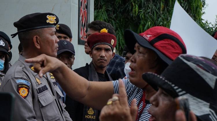 Aliansi Masyarakat Gerakan Tutup TPL Demo Desak Penangguhan Penahanan Sorbatua Siallagan