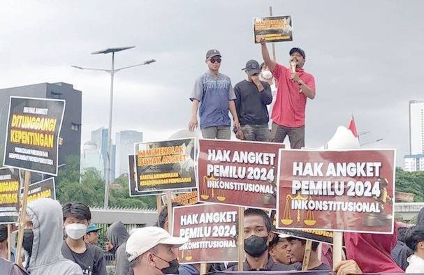 Massa Pro Kontra Hak Angket Demo di Depan DPR