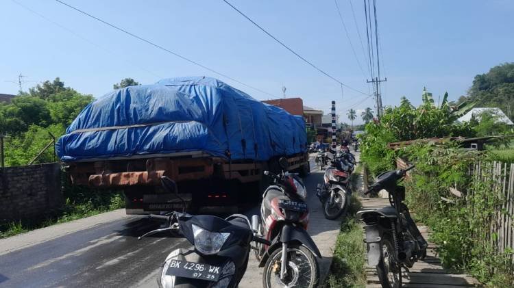 Disesalkan, PTPN IV Bahbirong Ulu Bongkar Portal Jalan di Jorlang Hataran Simalungun