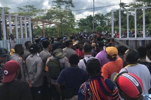 KPU Kabupaten Yahukimo Diserang, Massa Desak Pemungutan Suara Ulang