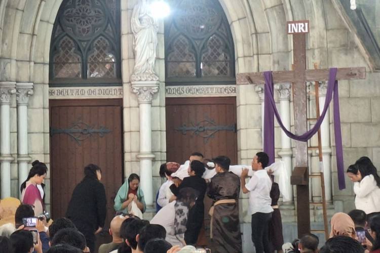 Peringatan Jumat Agung, Gereja Katedral Gelar Visualisasi Jalan Salib