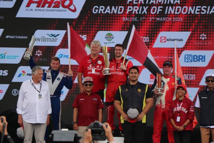 Rusty Wyatt Pebalap Sharjah Team Juarai Pertamina F1 PowerBoat Danau Toba