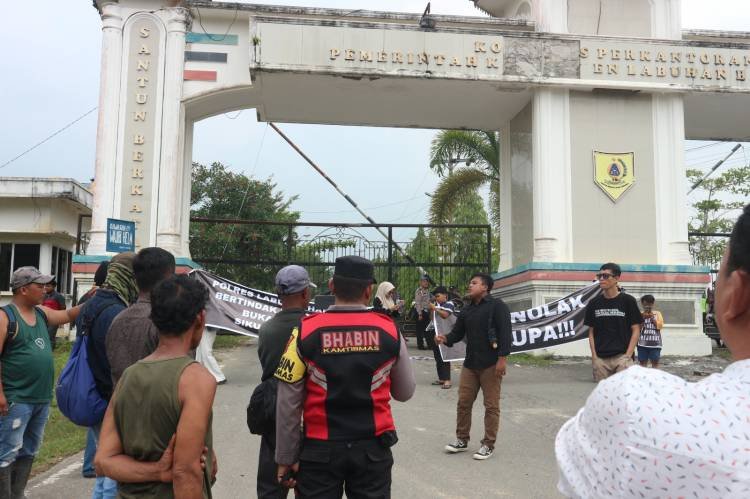 Geram Demo Polres Labusel, Desak Transparan Dalam Penyelidikan Kematian FAH